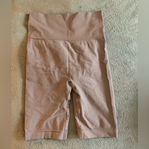 Amazon light grey purple short - Picture 2 of 6
